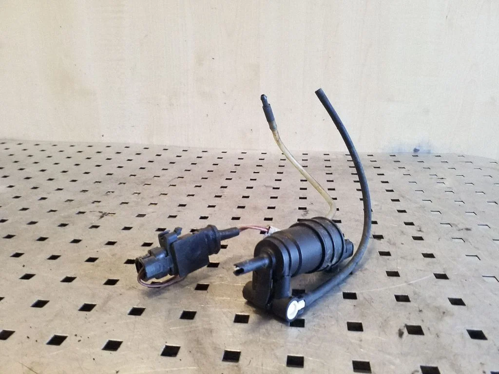 Windscreen/windshield washer pump – Renault Kangoo I (1997-2003)