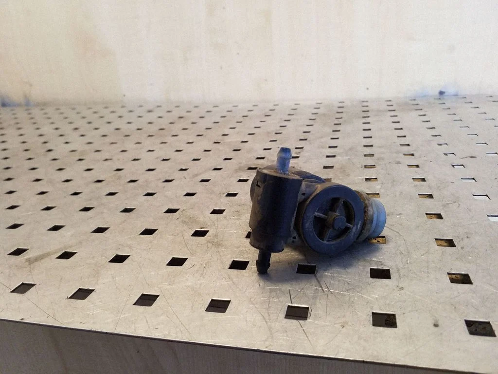 Klaasipesuvedeliku pump (klaaside) – Land Rover Freelander 2 - LR2 (2007-2016)