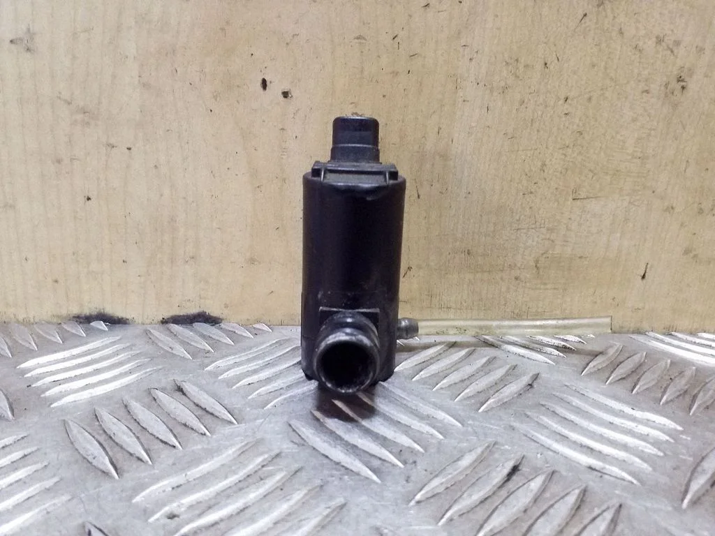 Windscreen/windshield washer pump – Mazda 6 (2002-2008)