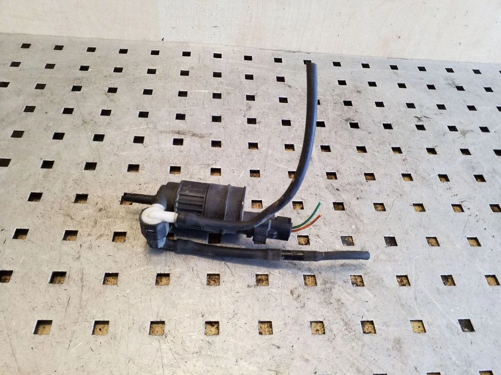 Windscreen/windshield washer pump 7700430702 – Renault Scenic I (1996-2003)