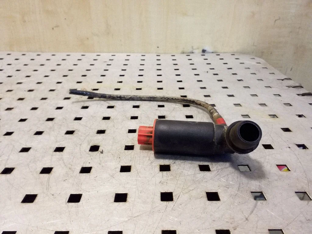 Klaasipesuvedeliku pump (klaaside) – Land Rover Freelander (1996-2006)