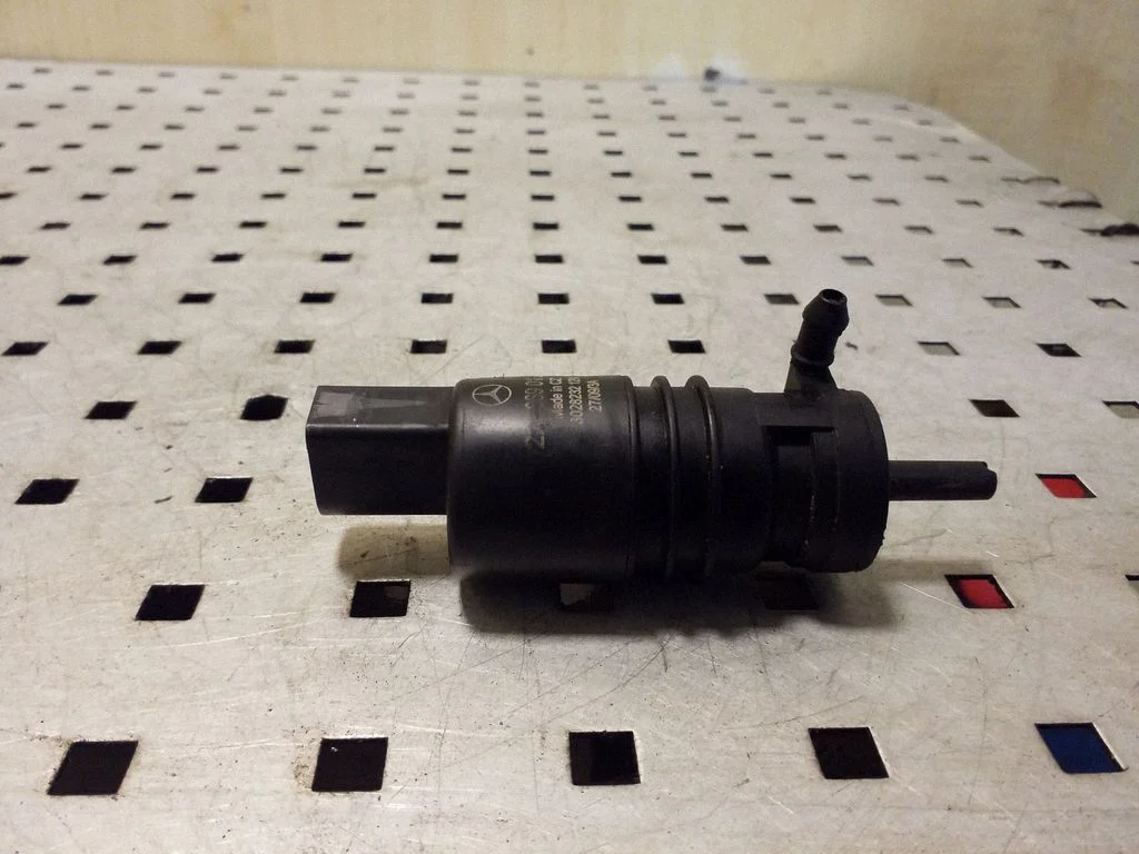 Windscreen/windshield washer pump 2218690121