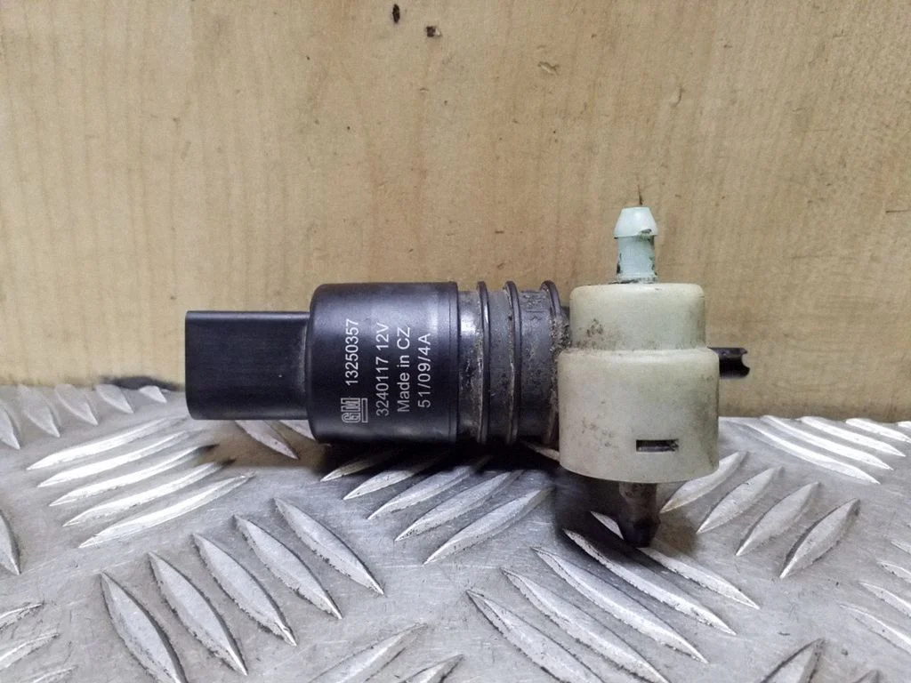 Windscreen/windshield washer pump 13250357