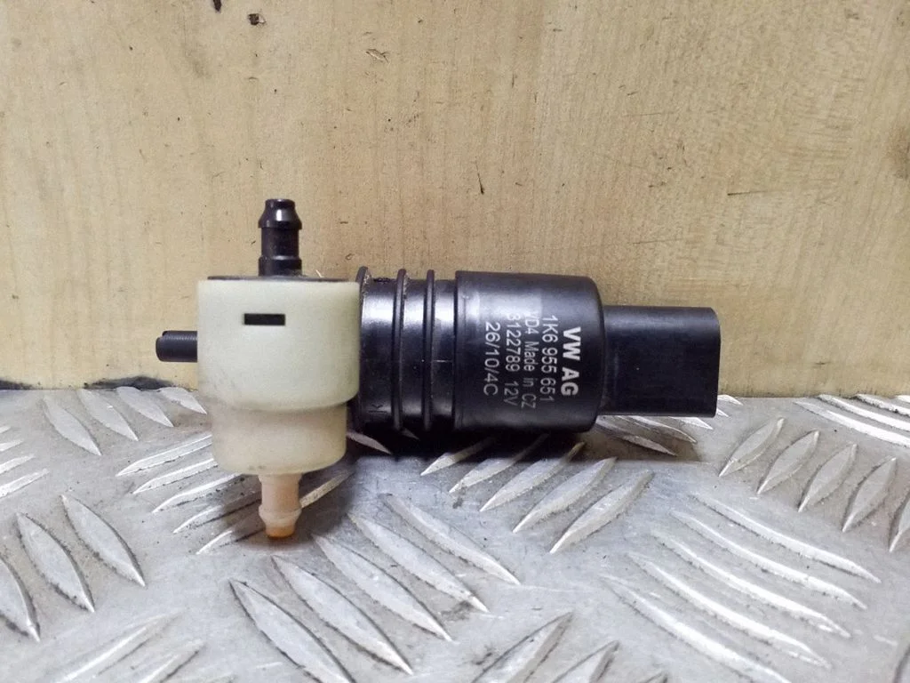 Windscreen/windshield washer pump 1K6955651