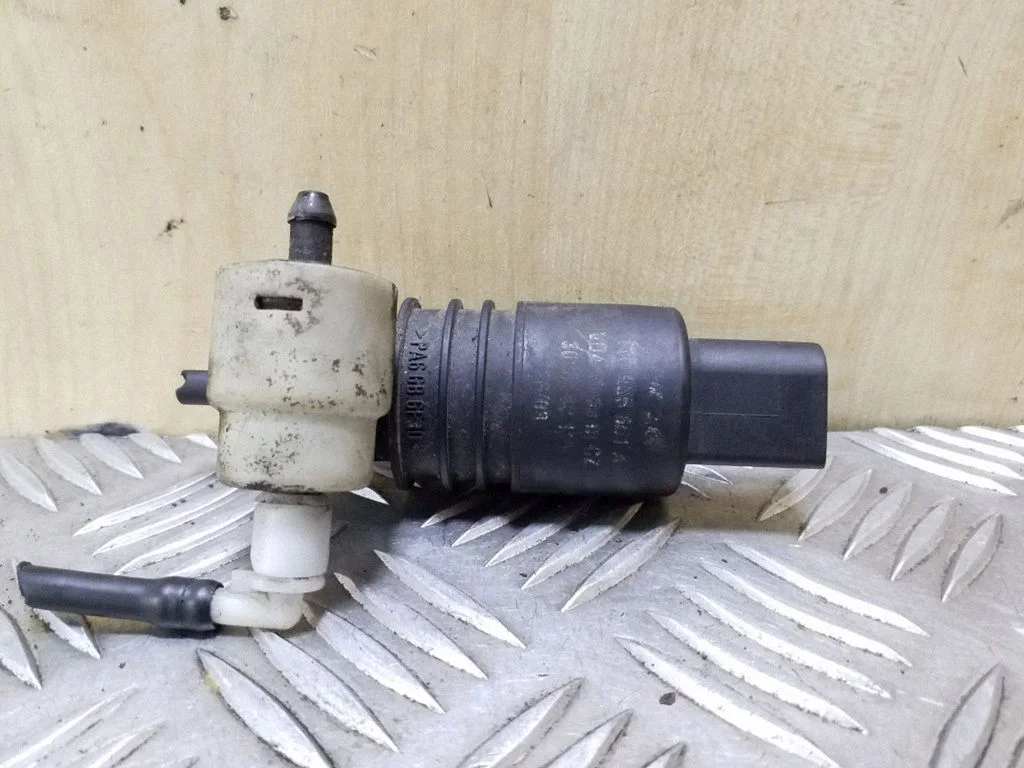 Klaasipesuvedeliku pump (klaaside) 1T0955651A