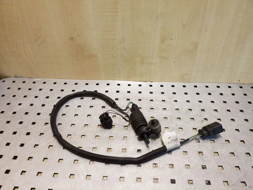 Klaasipesuvedeliku pump (klaaside) 1J6955651