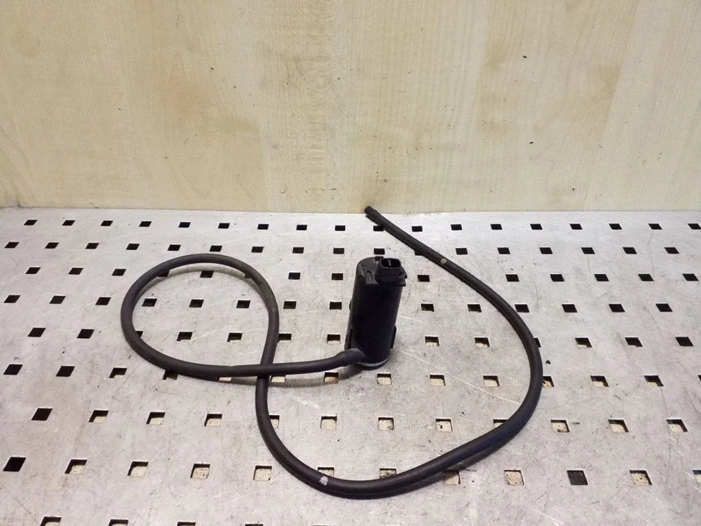Windscreen/windshield washer pump 985102S100