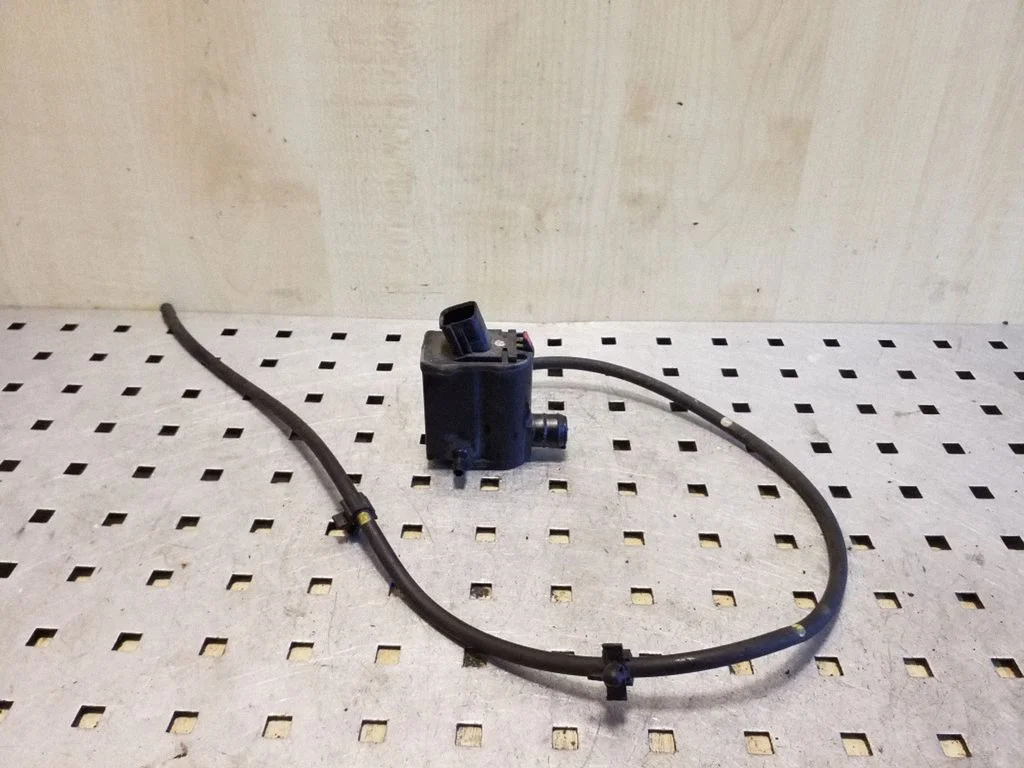 Windscreen/windshield washer pump 985102J000