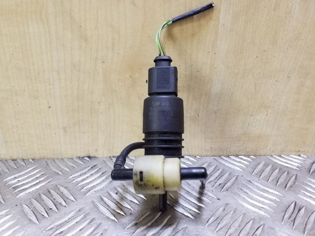 Klaasipesuvedeliku pump (klaaside) 1K6955651