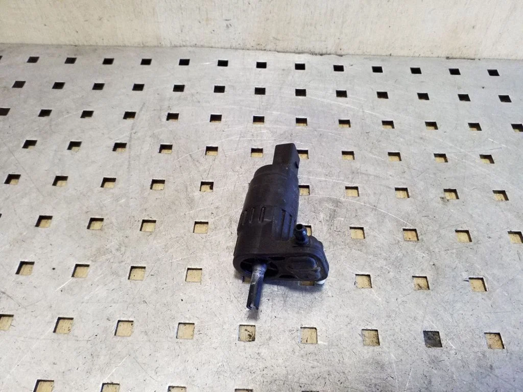 Windscreen/windshield washer pump 1K6955651