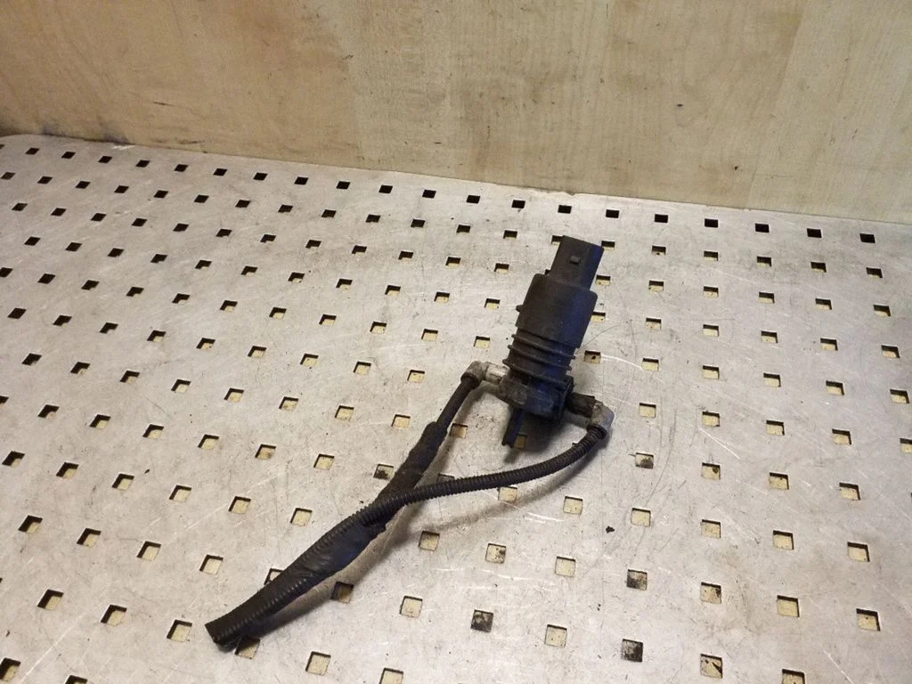 Windscreen/windshield washer pump 1K6955651