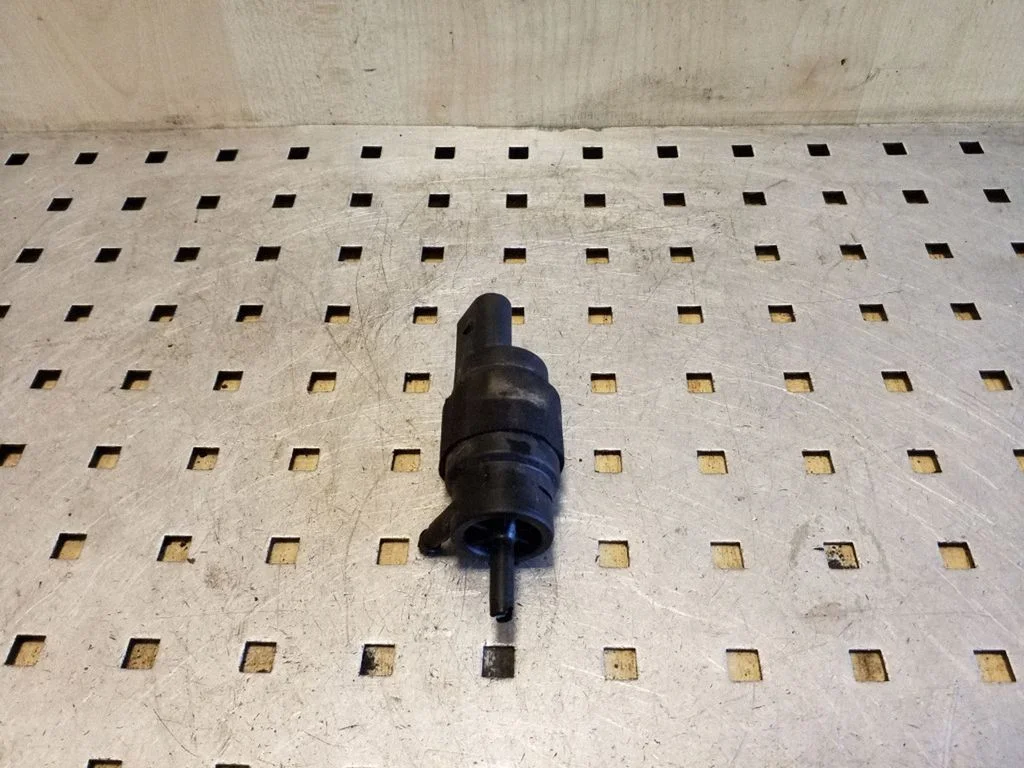 Windscreen/windshield washer pump 8K5955647