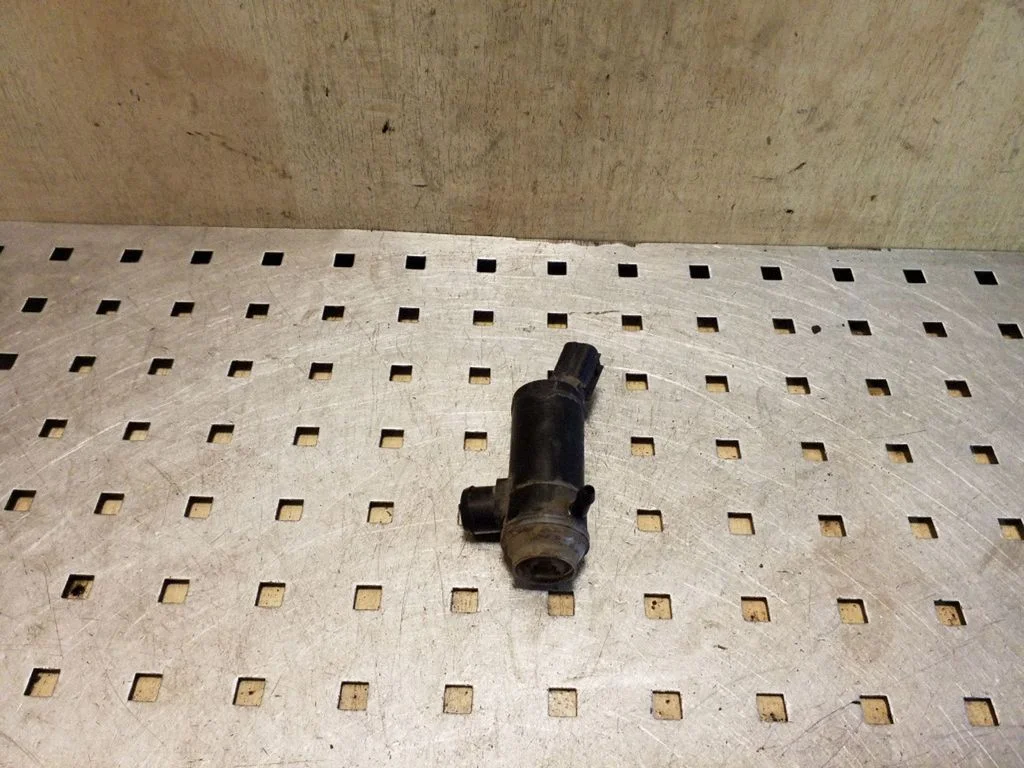 Klaasipesuvedeliku pump (klaaside) – Subaru Outback (2009-2014)