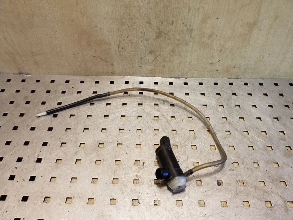 Klaasipesuvedeliku pump (klaaside) – Subaru Outback (2009-2014)