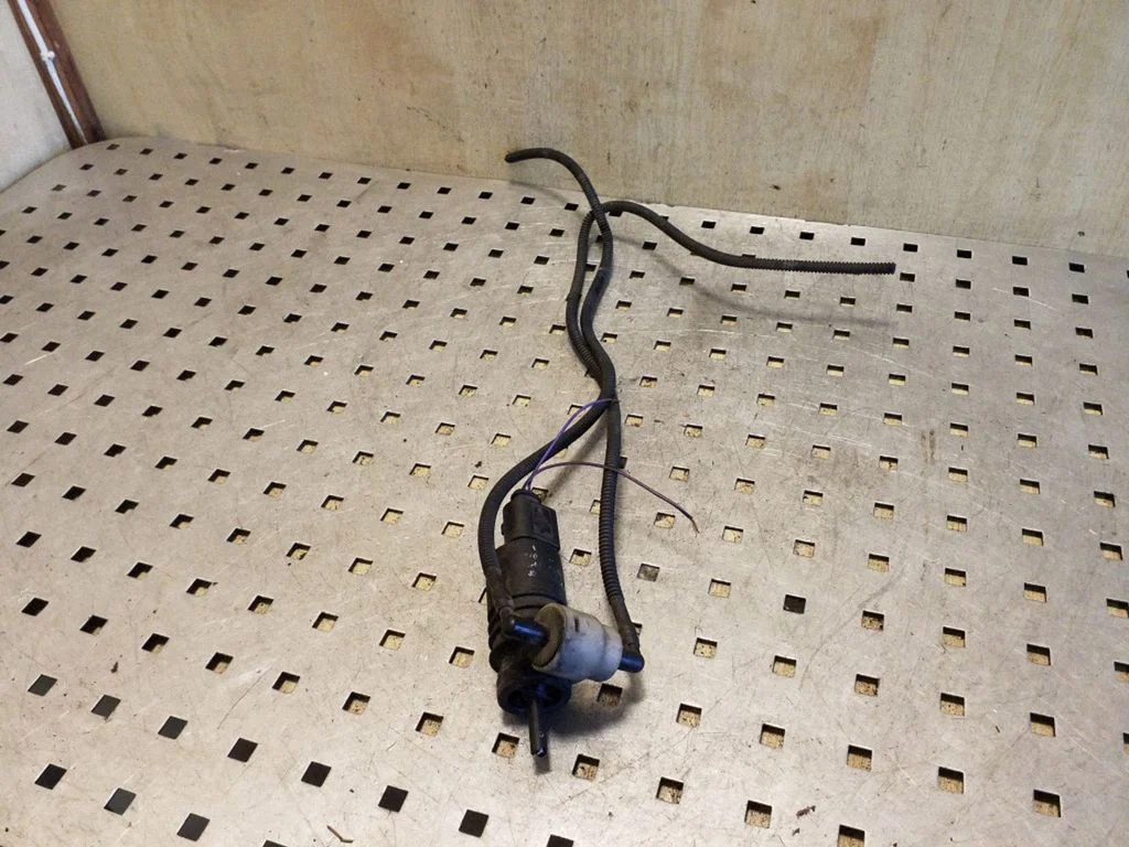 Windscreen/windshield washer pump