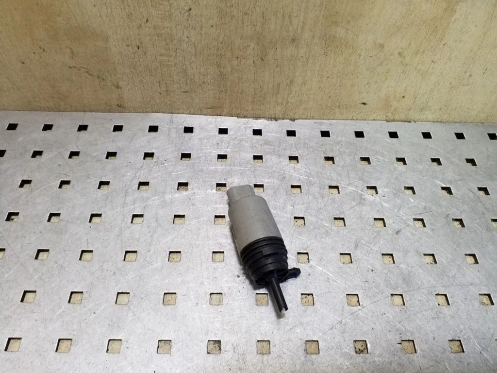 Windscreen/windshield washer pump 67126934159