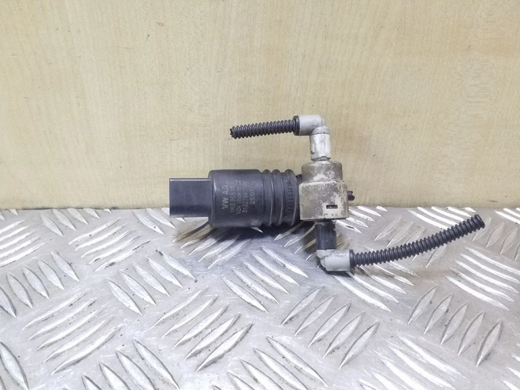 Windscreen/windshield washer pump 1K6955651