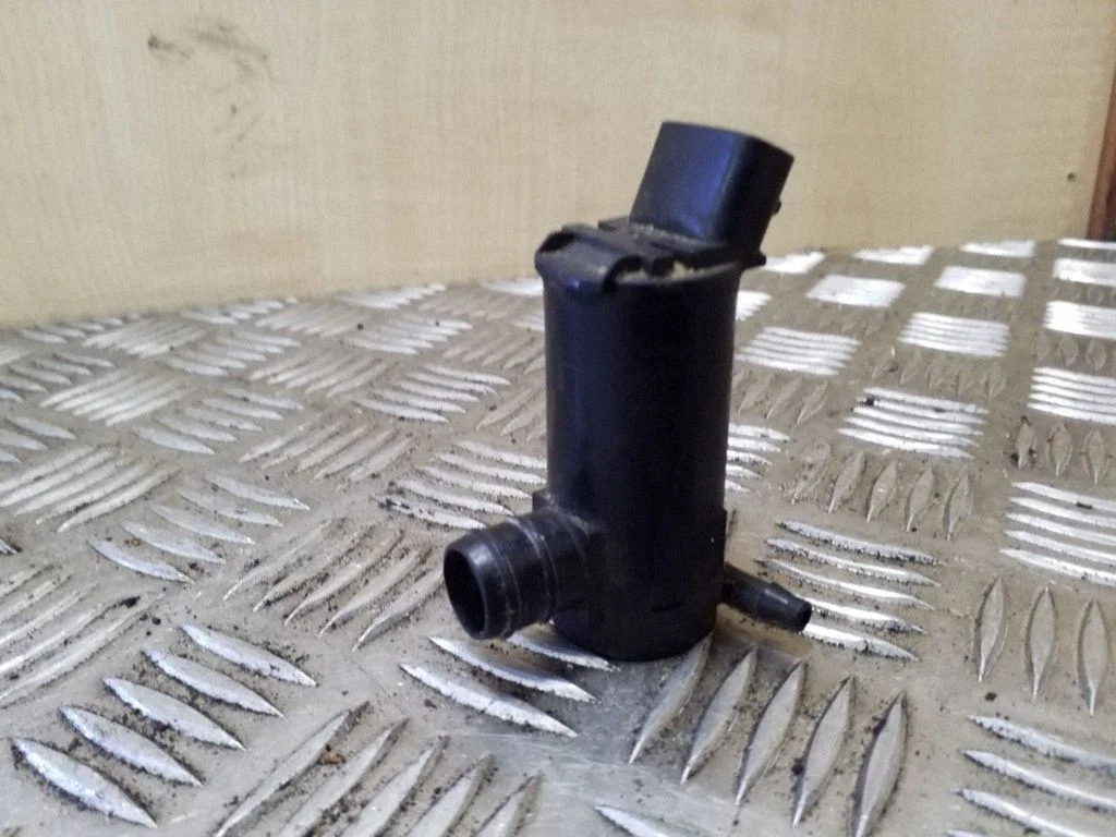 Windscreen/windshield washer pump 8533033020