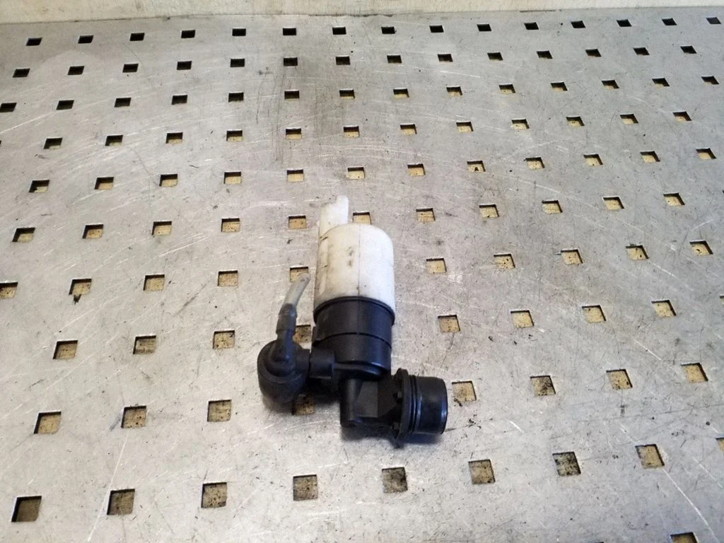 Klaasipesuvedeliku pump (klaaside) – Peugeot 307 (2005-2008)