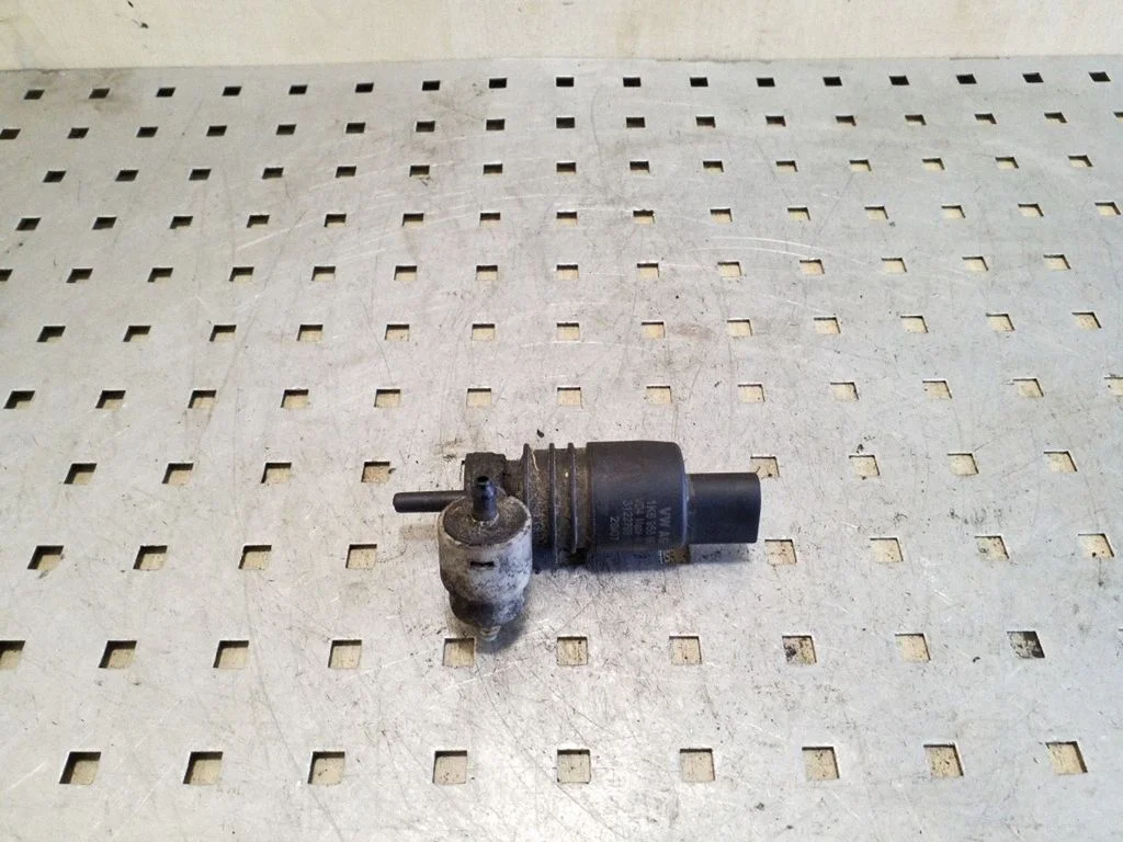 Windscreen/windshield washer pump 1K6955651 – Volkswagen Passat B6 (2005-2010)