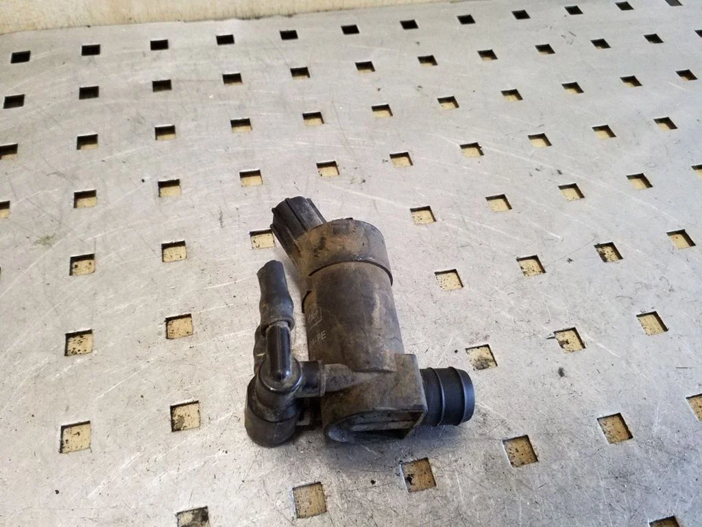 Windscreen/windshield washer pump 1S7117K624FE