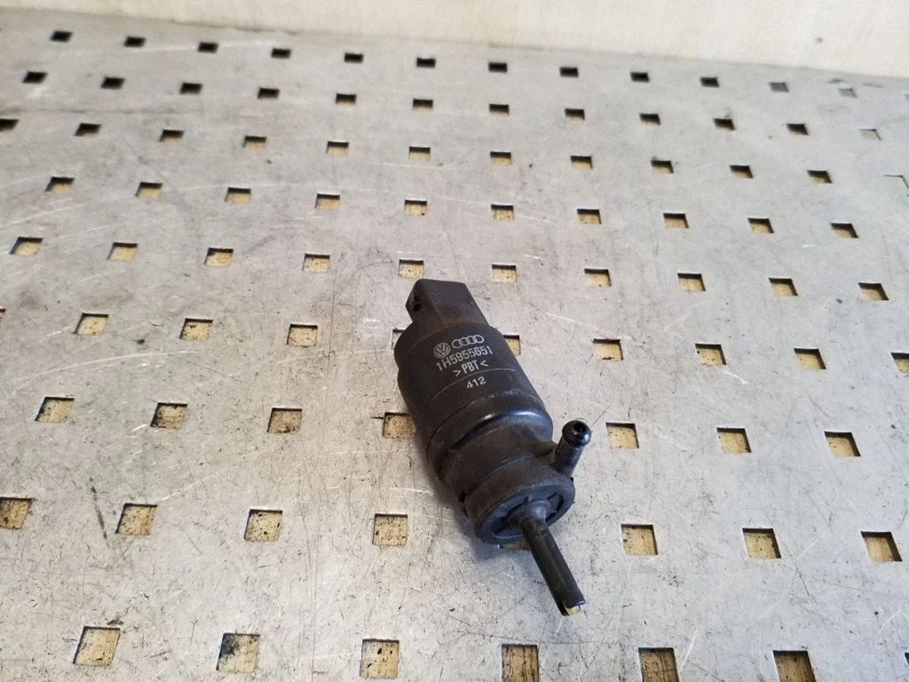Klaasipesuvedeliku pump (klaaside) 1H5955651