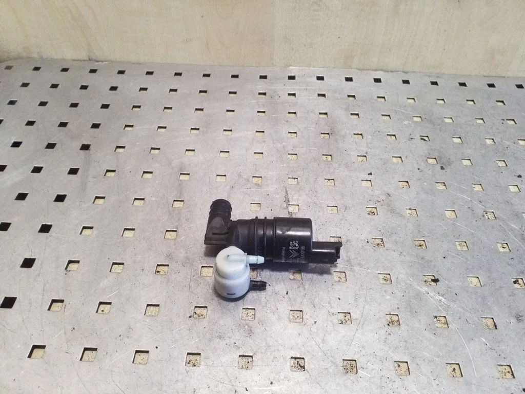 Klaasipesuvedeliku pump (klaaside) – Peugeot 3008 I (2008-2015)