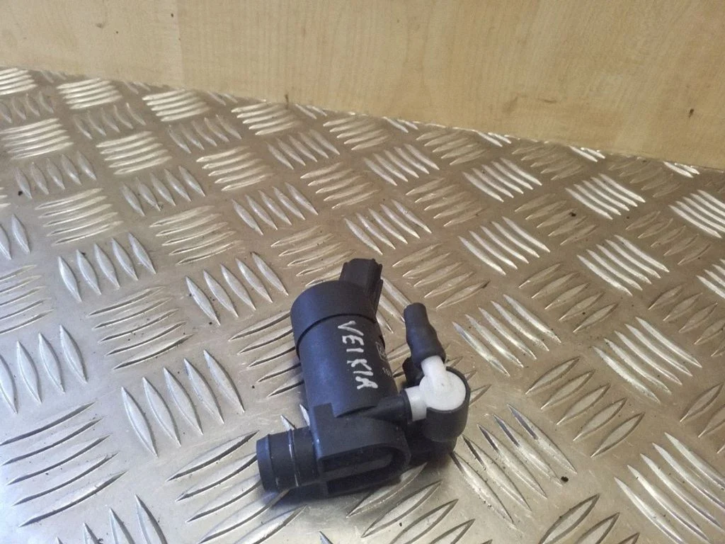 Klaasipesuvedeliku pump (klaaside) – Ford Focus C-MAX (2003-2010)