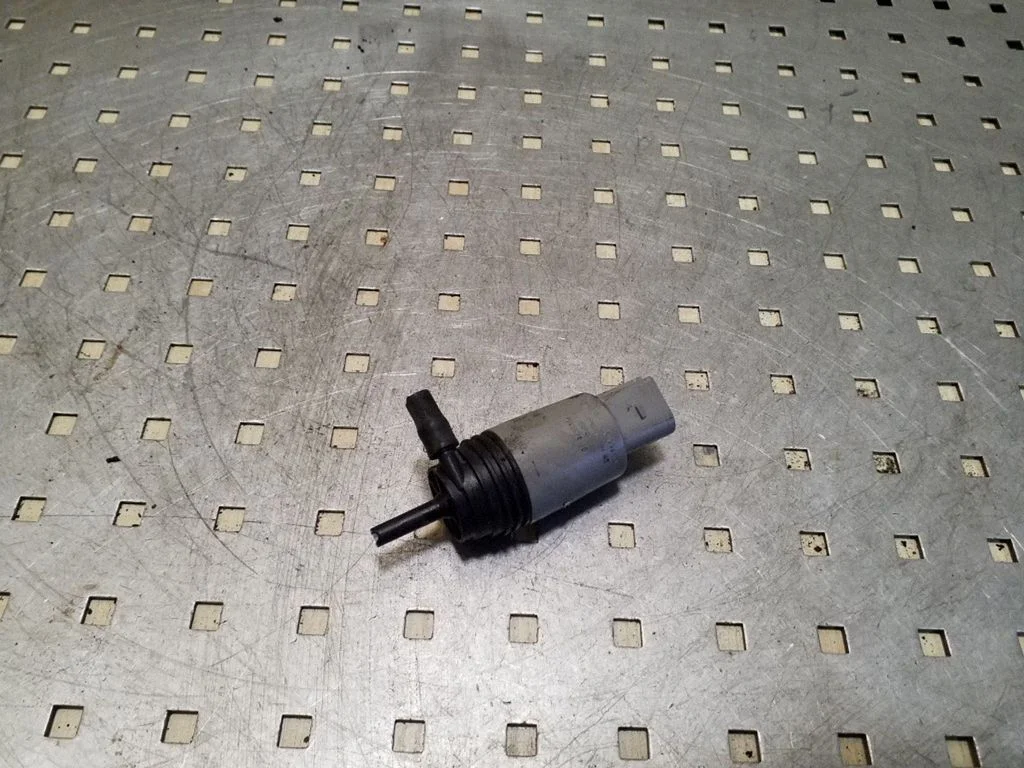 Windscreen/windshield washer pump 67126934159