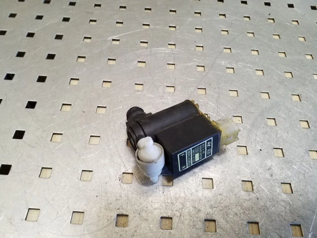Klaasipesuvedeliku pump (klaaside) 985101F100