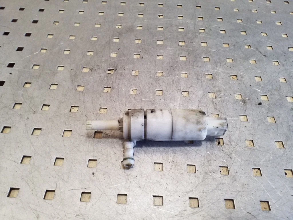 Klaasipesuvedeliku pump (klaaside) – Mercedes-Benz ML-klass W163 (1997-2005)