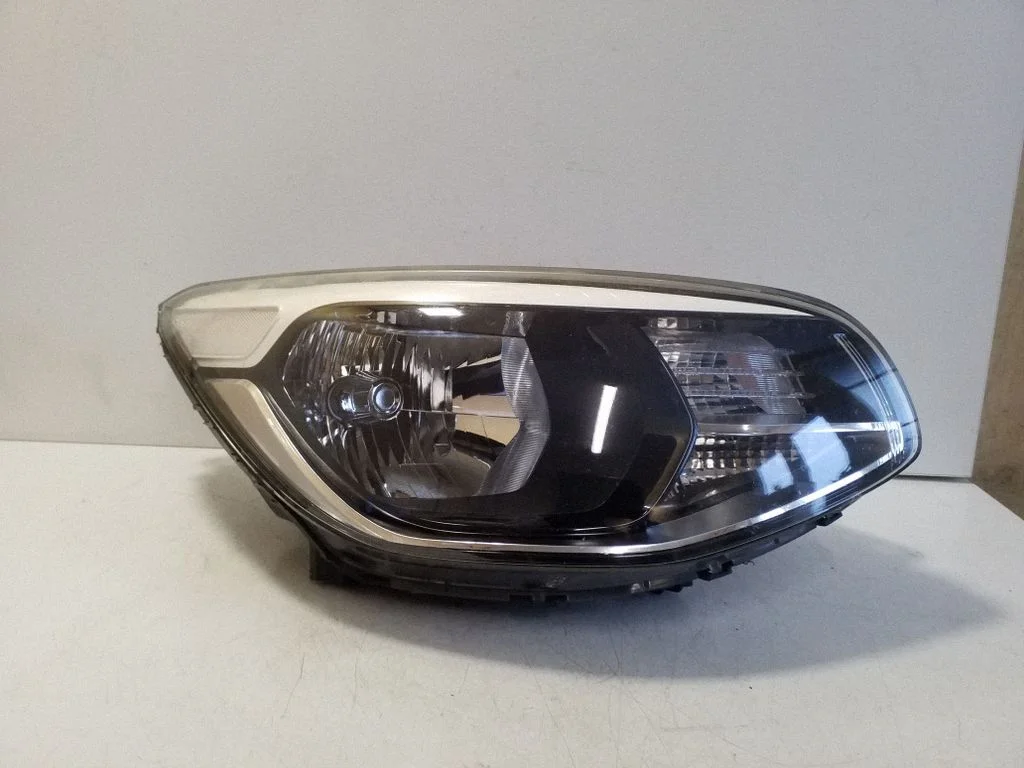 Headlight/headlamp 92102B2230