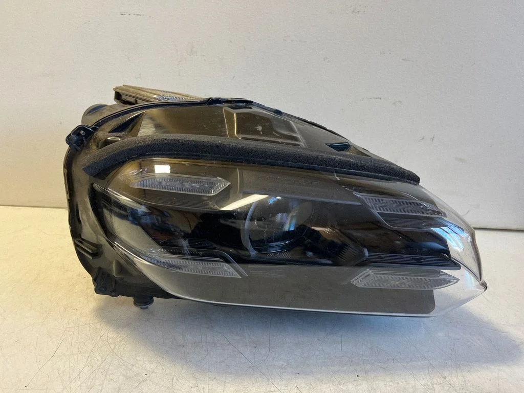 Reflektor – Porsche Taycan 9J1 (2019-)