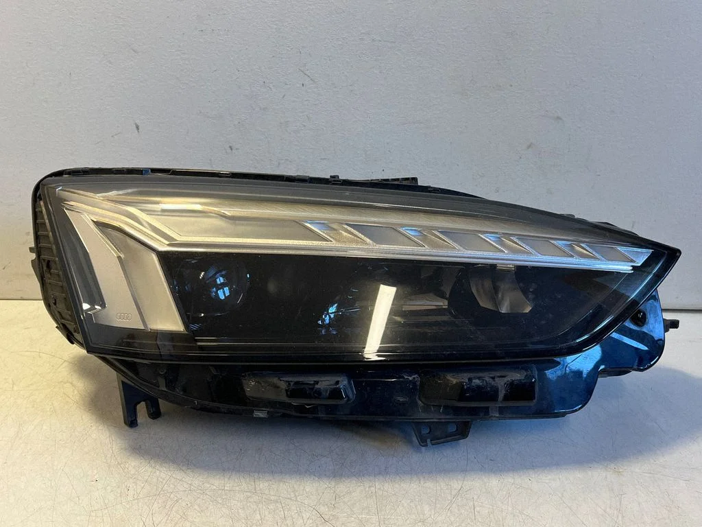 Priekšējais lukturis 8W6941040A