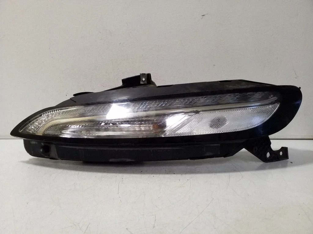 Headlight/headlamp 68157105A0