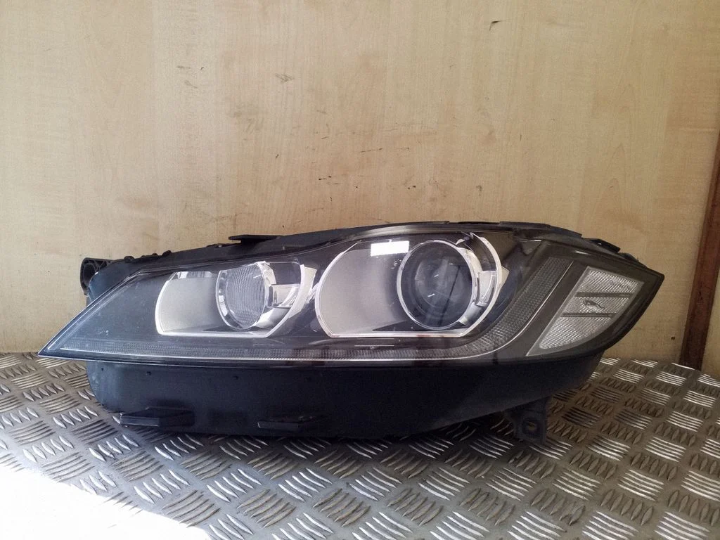 Reflektor GX6313W030DF – Jaguar XF X260 (2015-)