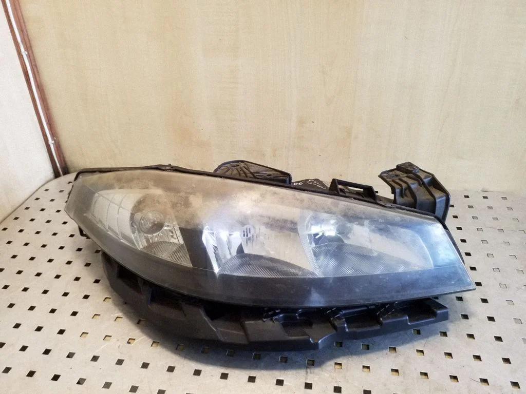 Headlight/headlamp 8200481197 – Renault Laguna II (2001-2007)