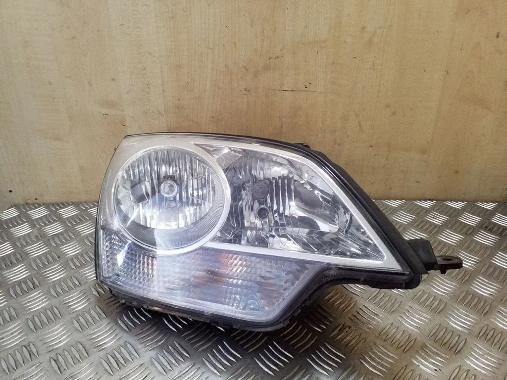 Headlight/headlamp E132229