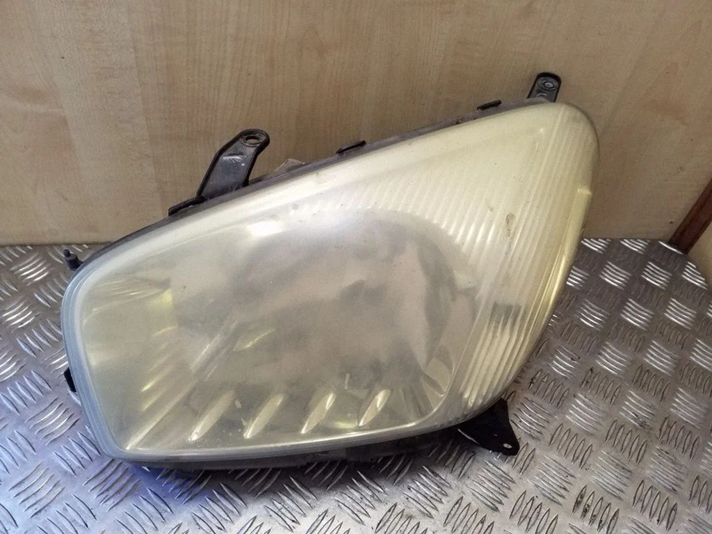 Headlight/headlamp – left