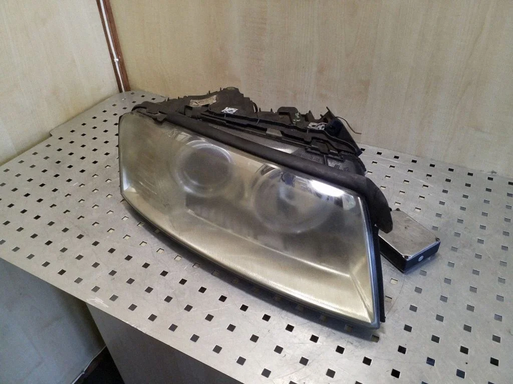 Headlight/headlamp – Audi A8 S8 D3 4E (2002-2009), right