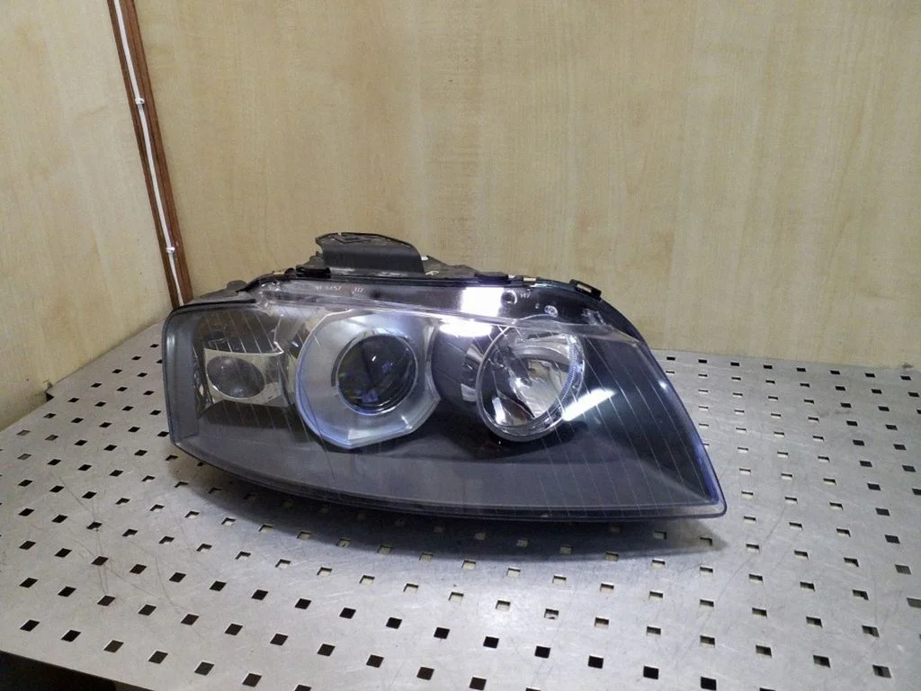 Headlight/headlamp – right