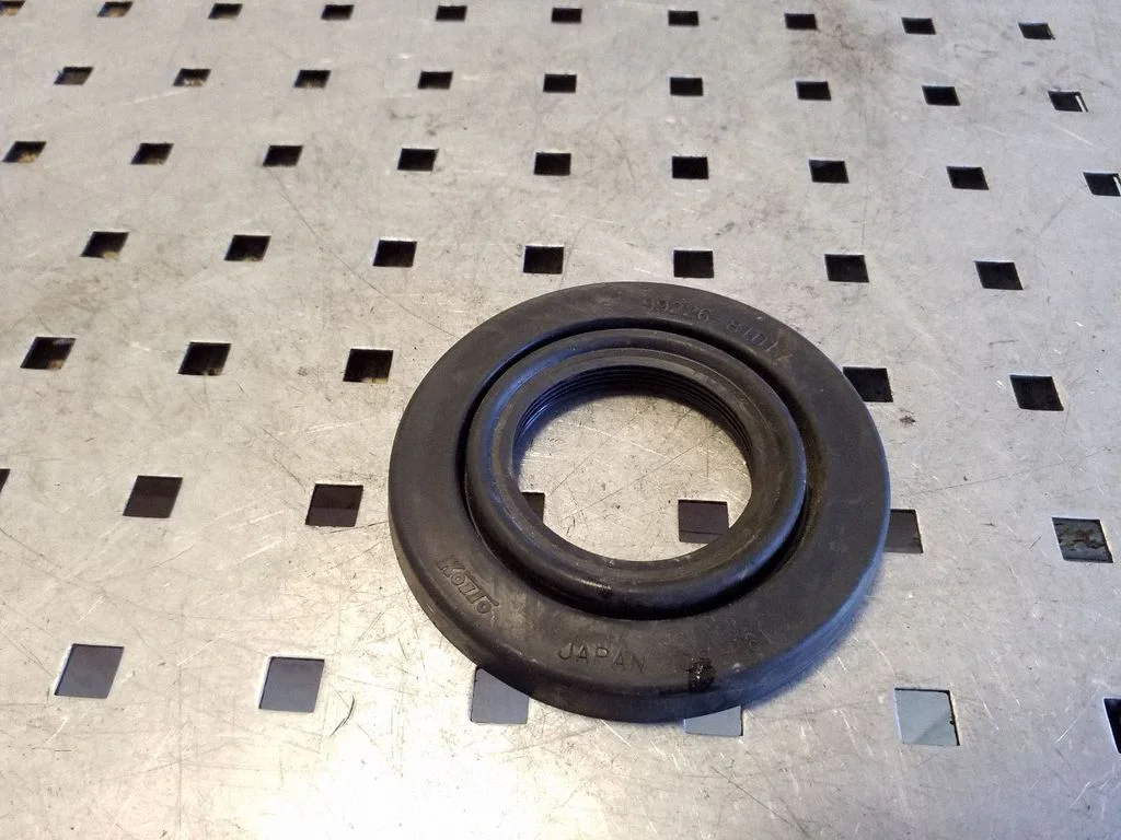Esitule osa – Nissan X-Trail T32 (2014-2021)