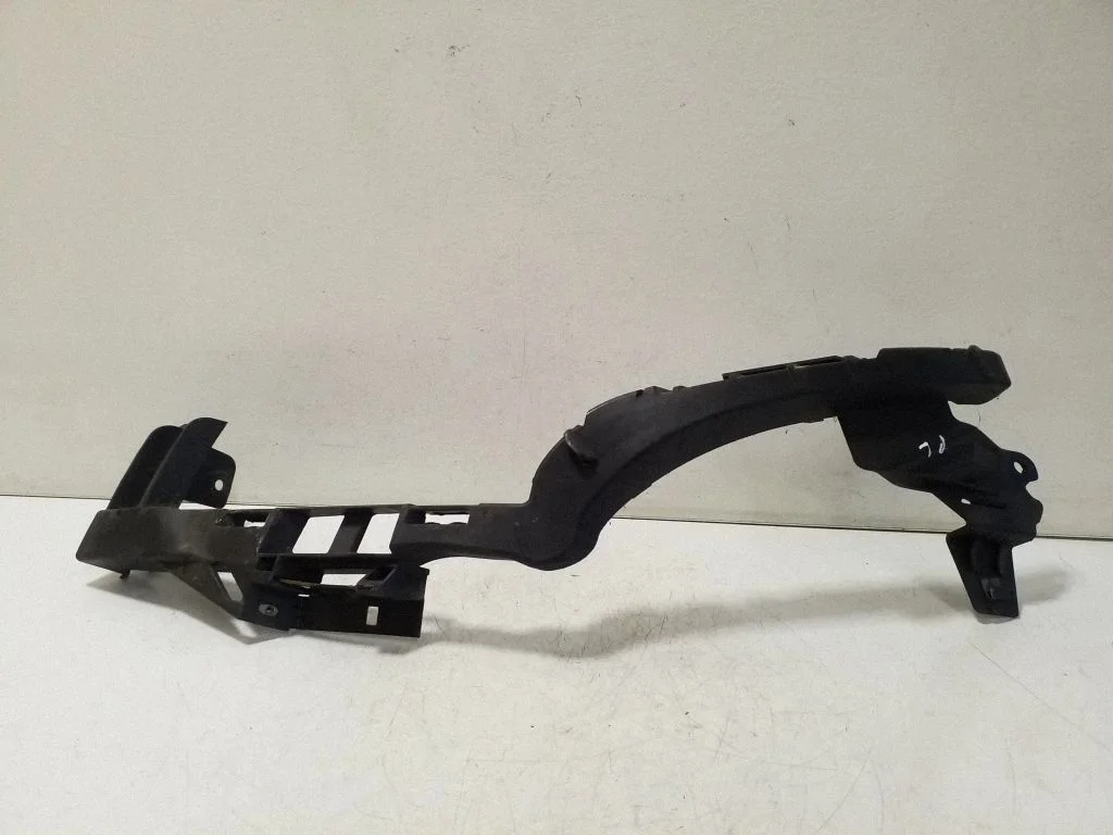 Esitule kinnitusklamber – Opel Zafira C (2011-2019)