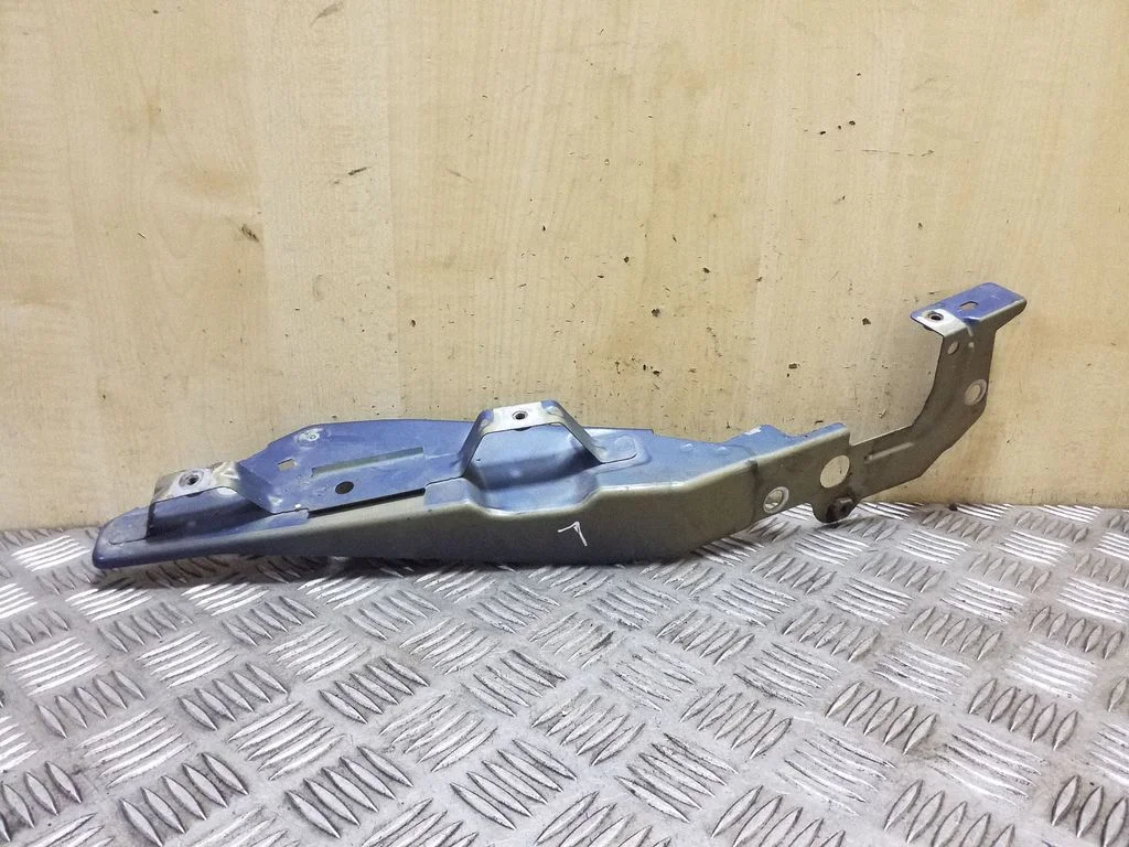 Headlight/headlamp mounting bracket 9801669580