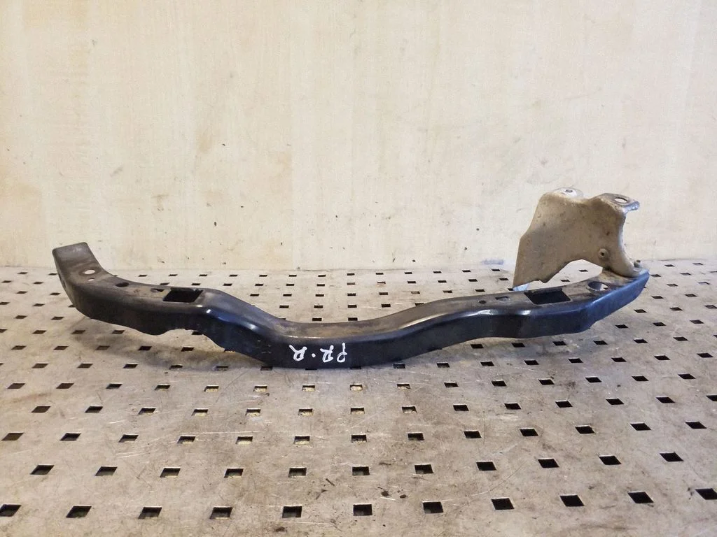Headlight/headlamp mounting bracket – front right