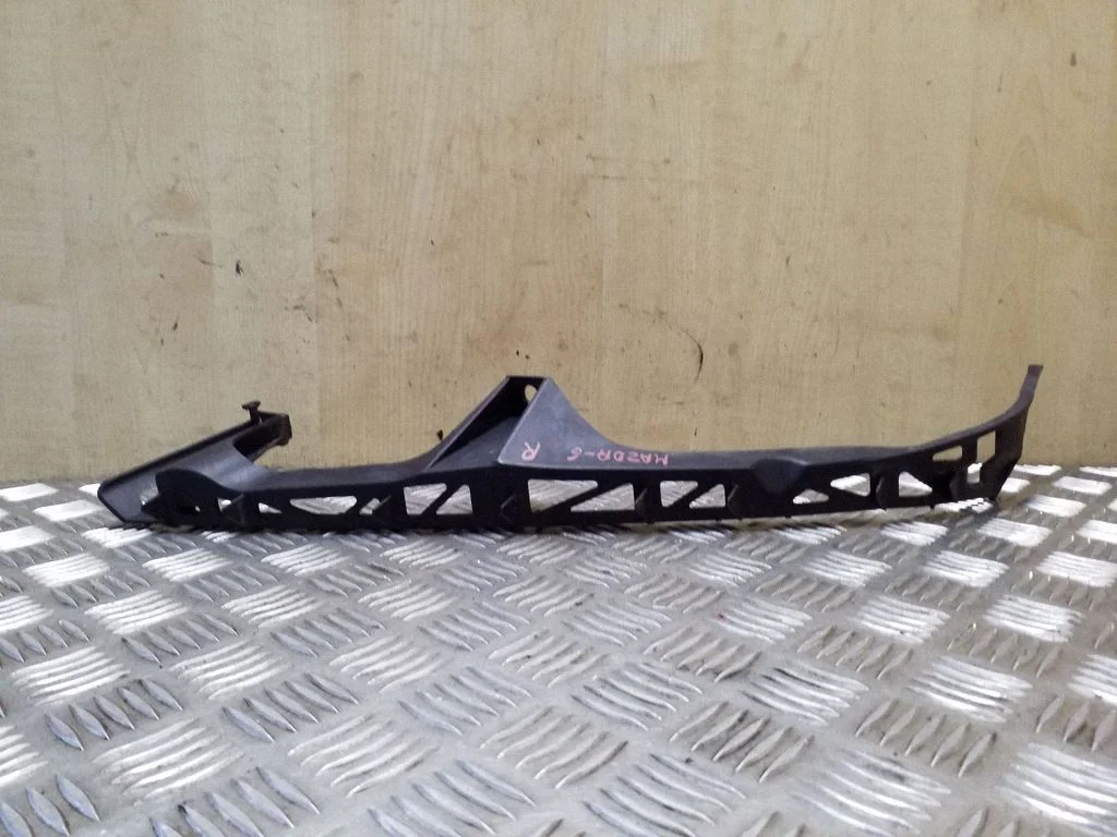 Headlight/headlamp mounting bracket GJ6A50151