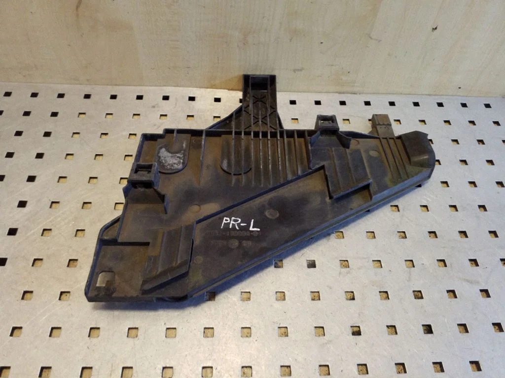 Headlight/headlamp mounting bracket – Land Rover Freelander 2 - LR2 (2007-2016)