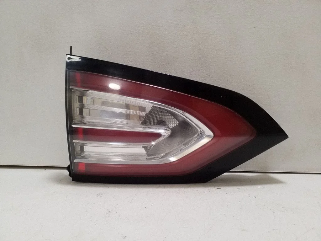 Tailgate rear/tail lights EM2B13A603AH