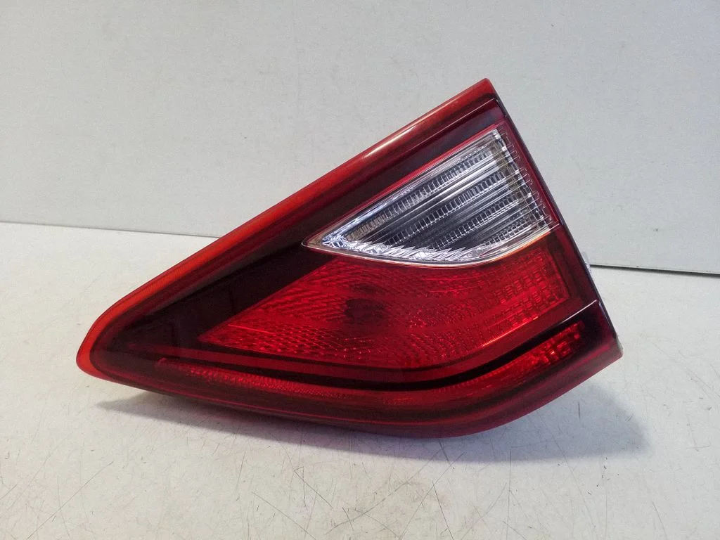 Tailgate rear/tail lights 92404H8