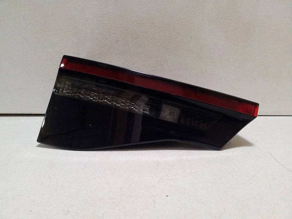 Tailgate rear/tail lights 815900DB80